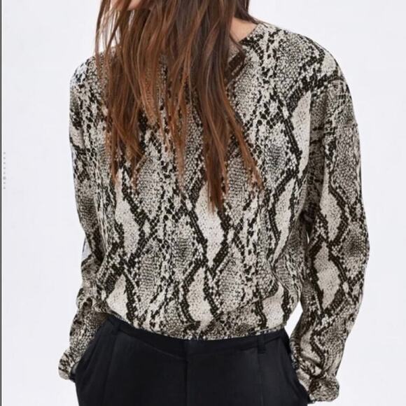 Zara Gray Snake Print Cropped Pullover Sweater Size S - Picture 1 of 4
